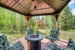 Cabin Exterior | Gazebo w/ Gas Fire Table