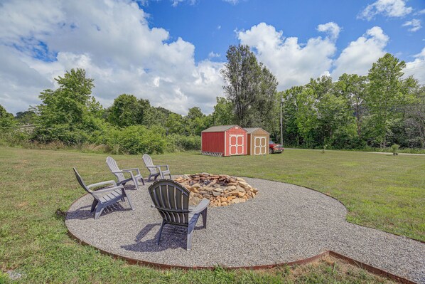 Bluff City Vacation Rental | 3BR | 2.5BA | 2,000 Sq Ft | Steps Required