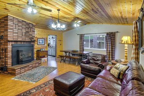 Living Room | Free WiFi | Baseboard Heat | Gas Fireplace