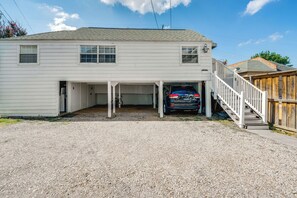 Parking | Carport (1 Vehicle) | Driveway (1 Vehicle)