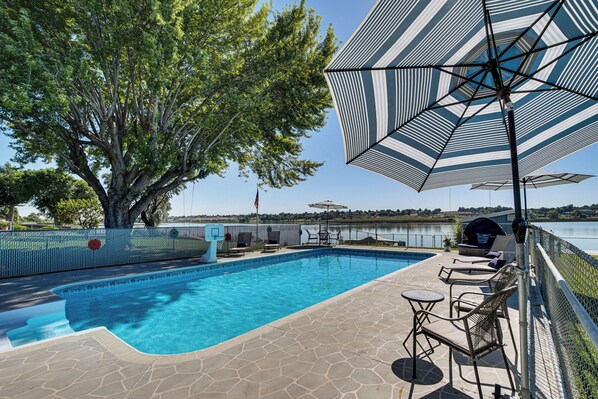 Moses Lake Vacation Rental | 5BR | 3BA | 2 Steps Required | 2,200 Sq Ft