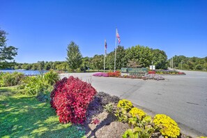 Linville Land Harbor | Community Entrance