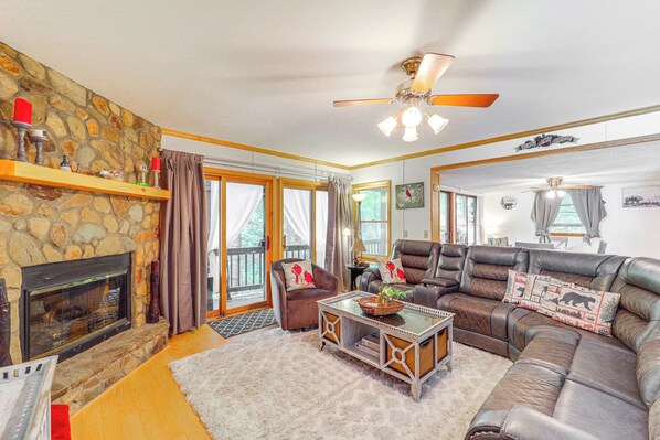 Newland Vacation Rental | 3BR | 2BA | 1,700 Sq Ft | 2 Steps Required