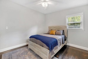 Bedroom #2
Queen size bed