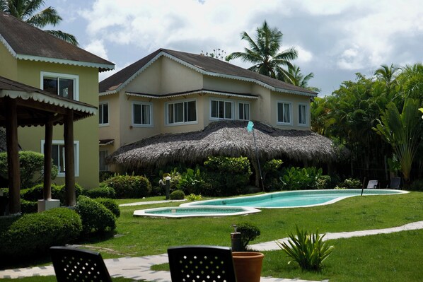 Complex Garden .->Private Pool .Private Security 24HR  