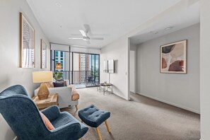 Ducted Air-Con, Overhead Fan, Smart TV, Fast WiFi...