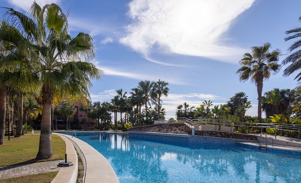 Swimming pool