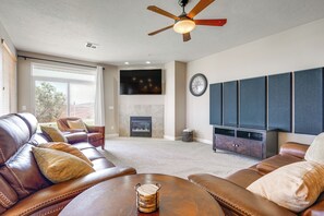 Living Room | Smart TV | Free High-Speed WiFi | Central Heating & A/C