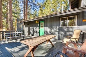 Deck | Gas Grill | Outdoor Dining Set