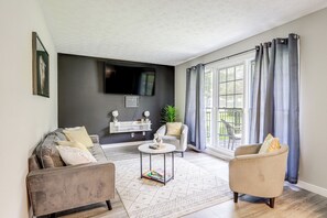 Living Room | Free WiFi | Central Heat & A/C