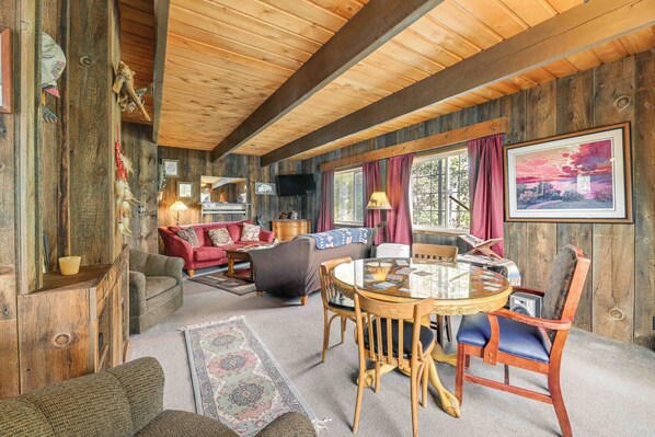 Chiloquin Vacation Rental | 3BR | 2BA | 2,090 Sq Ft | Stairs Required