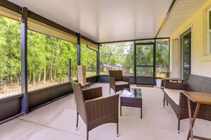 Private Screened Patio | Outdoor Seating