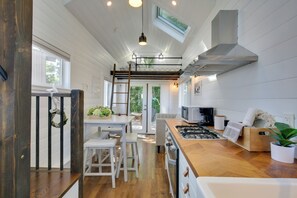 Interior | Dining Area | Dishware & Flatware Provided | Central A/C & Heat