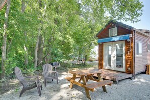 Exterior | Deck | Charcoal Grill | Fire Pit | Multi-Level Studio