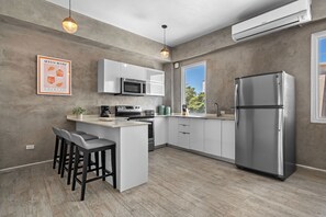 Modern and fully equipped kitchen