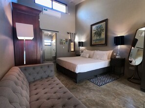 The king-size bed easily converts into two cozy twin beds, offering flexible sleeping arrangements.