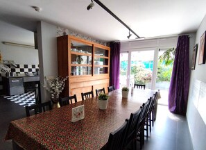 la salle à manger proche de la cuisine