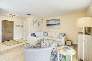 Living Room | Central A/C & Heating
