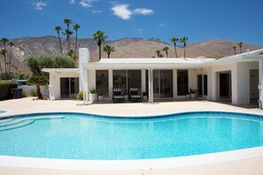 Newly renovated pool and jacuzzi