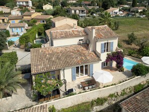 Villa outside (2)
