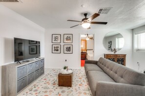 Living Room | Free WiFi | Central A/C & Heating