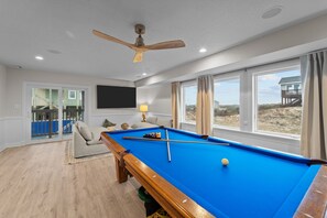Pool table