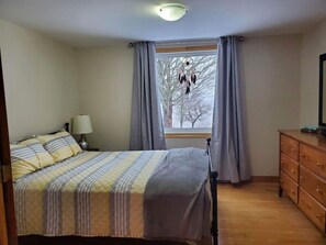 Queen Bedroom