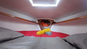 Cabine na proa onde dormem 2 pessoas