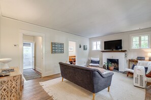 Living Room | Free WiFi