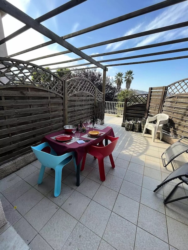 Outdoor dining