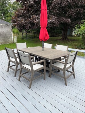 Outdoor dining