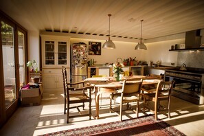Bright airy kitchen with plenty of room for all the family. 