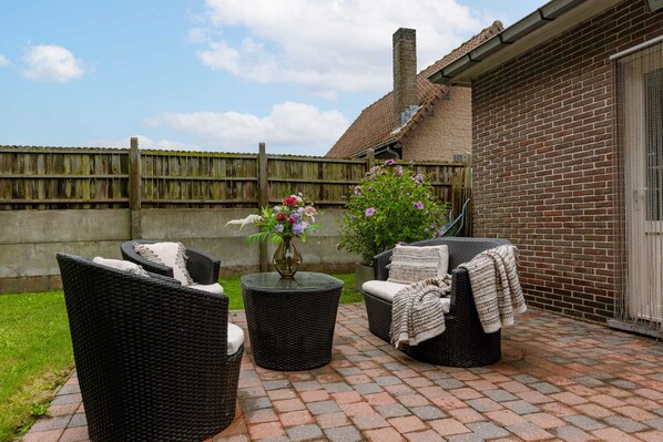 Lounge outside in the garden