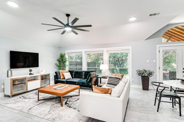 Haltom City Vacation Rental | 4BR | 2.5BA | 2,684 Sq Ft | 1 Step Required