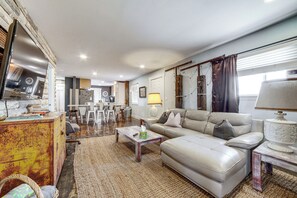 Living Room | Smart TV | Free WiFi
