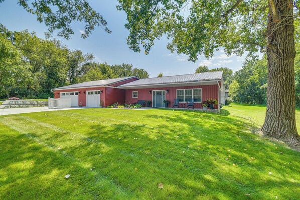 Morrison Vacation Rental | 2BR | 2BA | 1 Step Required | 1,326 Sq Ft