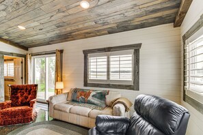 Living Area | Sleeper Sofa | Flat-Screen TV