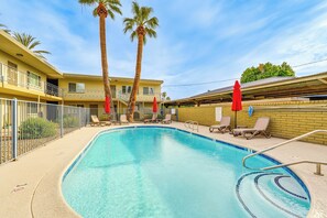Fontainebleau | Community Amenities | Outdoor Pool | Gas Grill