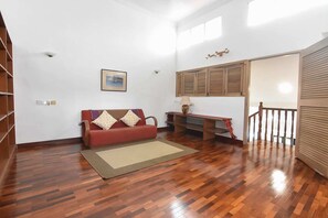 The spacious & comfy lounge area (upstairs).