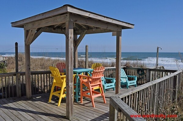 Sun Deck w/ Gazebo