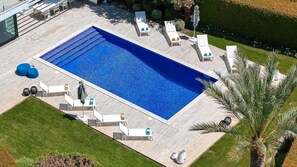Stunning private pool surrounded by sleek loungers and lush greenery, offering a perfect setting for relaxation and outdoor dining.

#PrivatePool #LuxuryLiving #Algarve #Portugal #PoolsideBliss