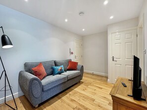 Living area | TreeTops Apartment, Bristol