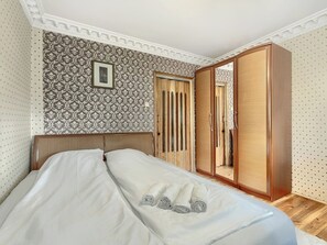 Main Bedroom with a Queen Bed - Book Now with RENTUJEMY.COM