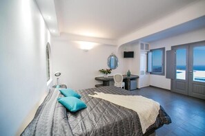 Glorious Santorini Apartment | Goldberry Apartment | Min. Children Age: 12 Years | Stunning Sea and Vulcano Views | Suite with Outdoor Hot Tub | Imerovigli