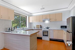 Full size kitchen