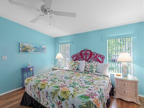 King bed with ensuite bathroom