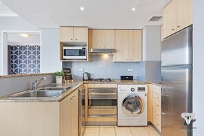 Full size kitchen with gas cooktop