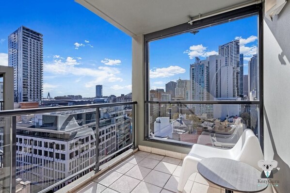 Nature Sunlight City View Balcony