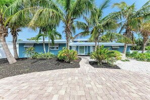 Anna Maria Island Blue Bella Bliss