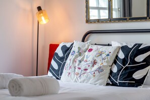 Cosy Bedroom with Double Bed at 8 Abbey Street